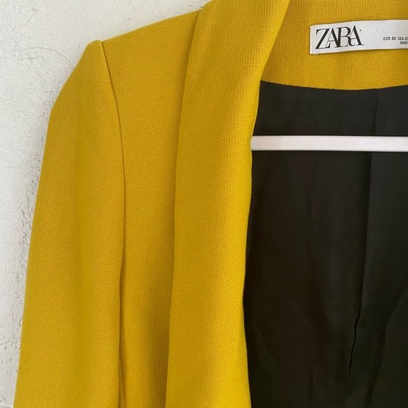 Zara Blazer - Picture 2 of 2